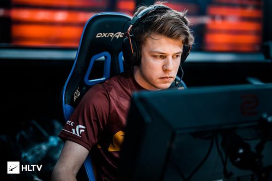 Virtus.pro 替换了 ICY，并签下了 b1st