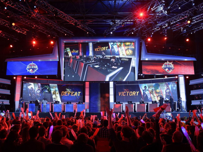 揭秘二战期间的“战地博弈”：士兵们如何通过棋牌缓解战争压力。（揭开二战战场“博弈”幕后：士兵如何以棋牌纾解压力）